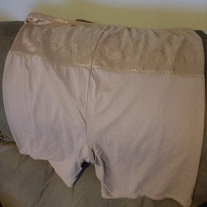 Torrid Size 3 Beige Smoothing High Waisted short